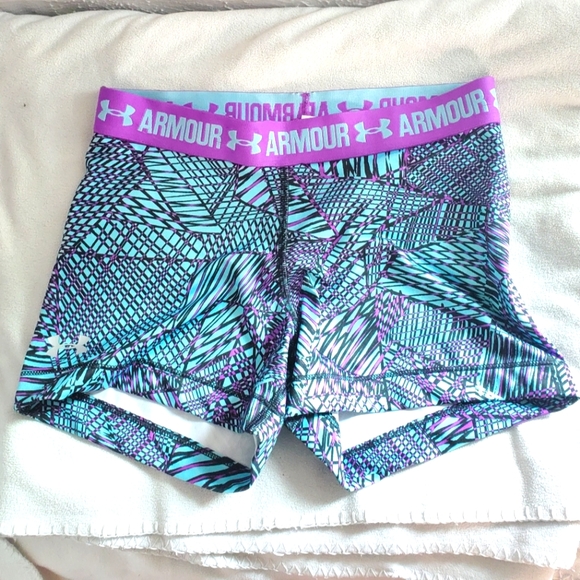 Under Armour Pants - LIKE NEW UA SHORTS